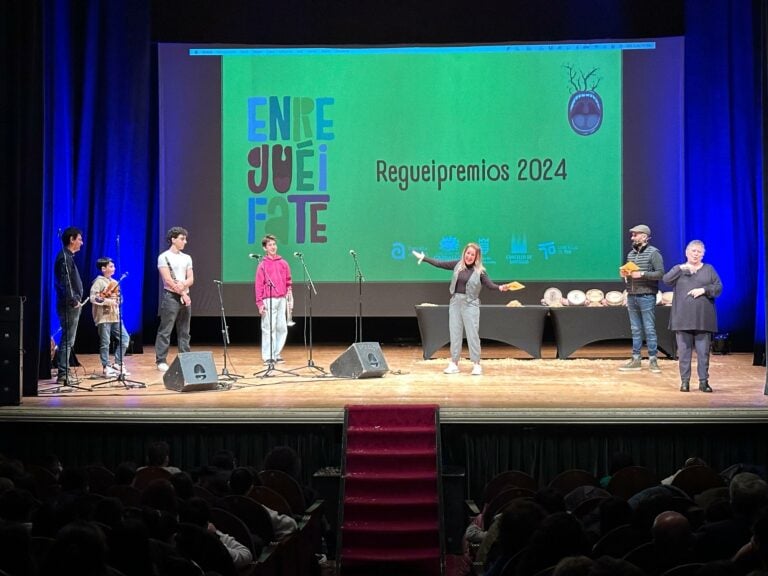Entregados os galardóns da sétima edición de Enreguéifate no Teatro Principal de Santiago