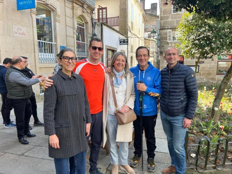 El peregrino José Bono repite su ruta hacia Compostela
