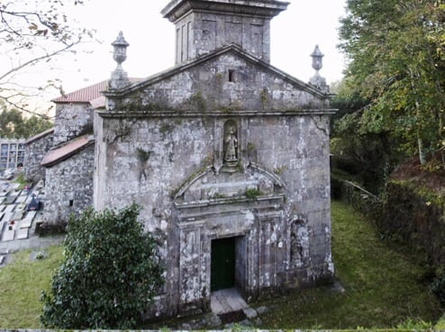 Una vecina descubre el cadáver de un hombre semidesnudo en Rois