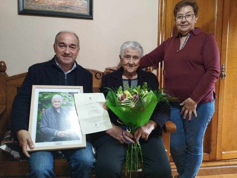 Josefina Lago, veciña de Rois, cumpre 101 anos