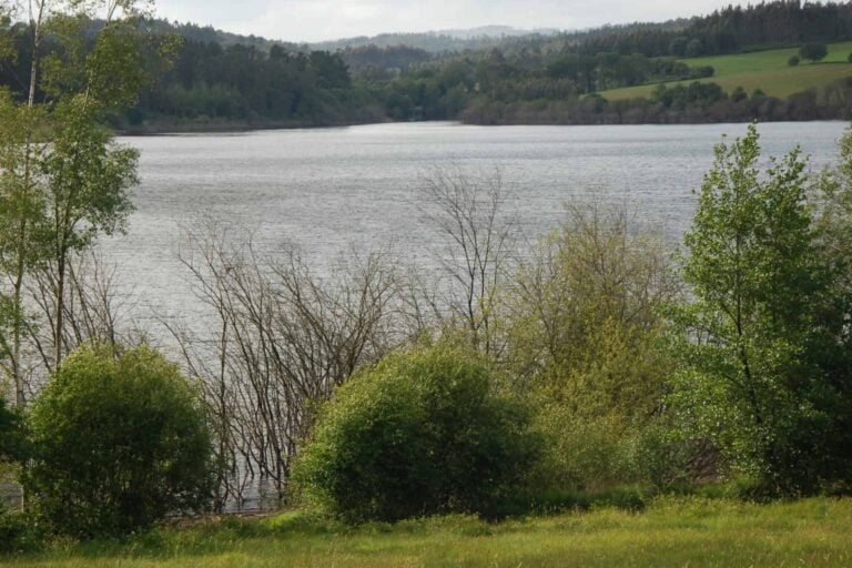 Localizado sin vida un pescador cerca del embalse de Vilagudín, en Ordes