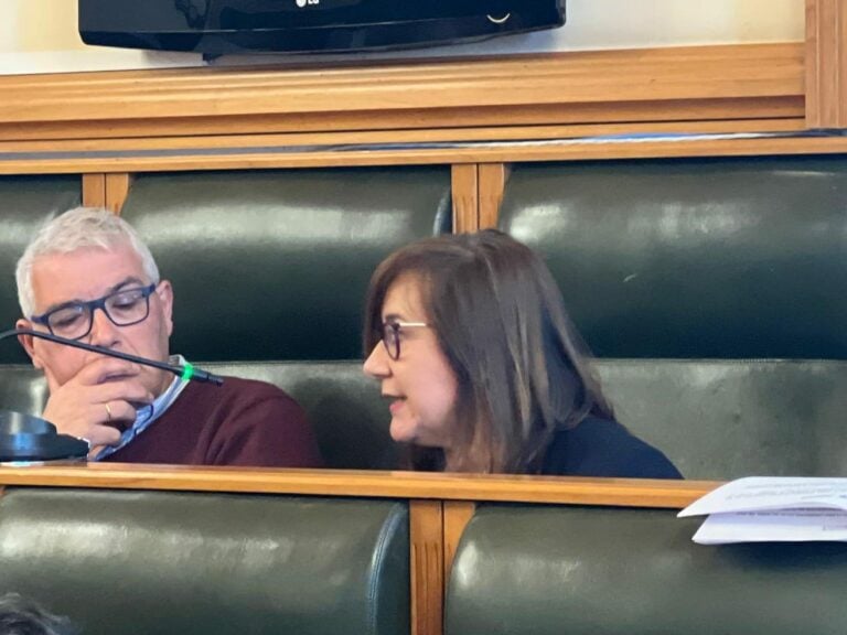 O PP de Santiago denuncia «neglixencia» do BNG na xestión na contratación