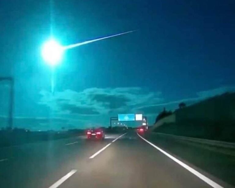 VIDEO | Una gran bola de fuego recorre de madrugada el cielo de Galicia