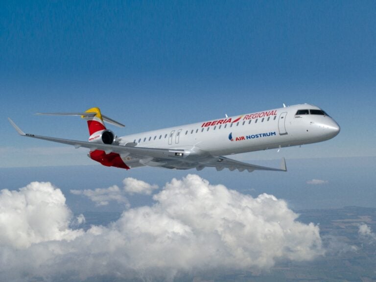 Air Nostrum conecta por primera vez Melilla con Santiago