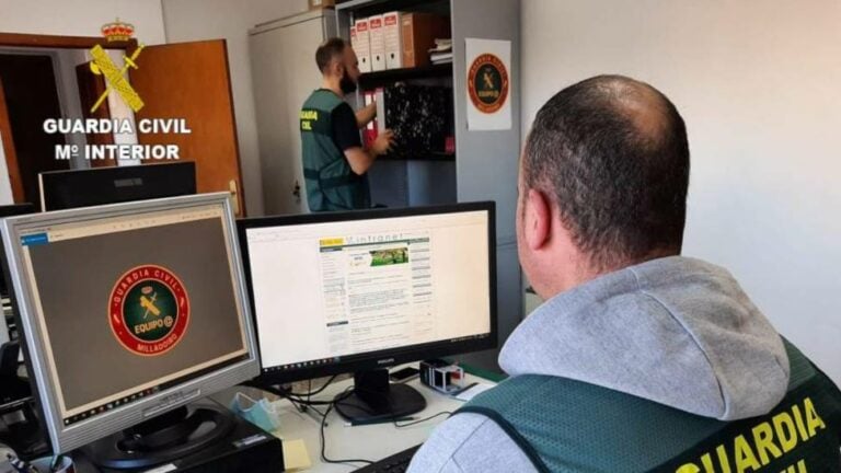 Una mujer de Arzúa pierde 10.500 euros tras ser engañada por un falso famoso