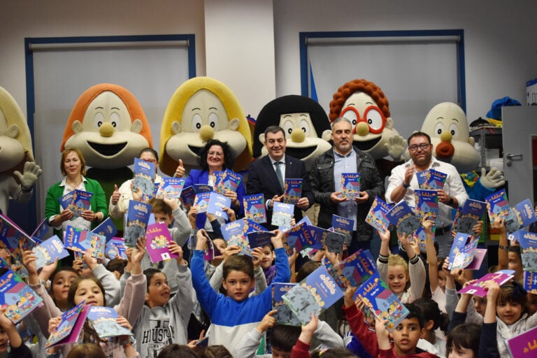 Os Bolechas presentan un novo libro dos lugares máis emblemáticos de Teo