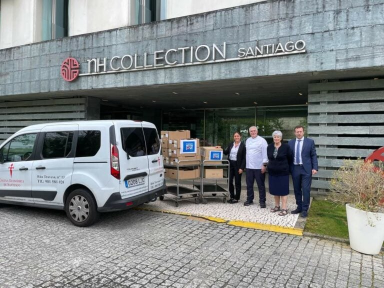 NH Collection Santiago dona una importante cantidad de alimentos a la Cocina Económica