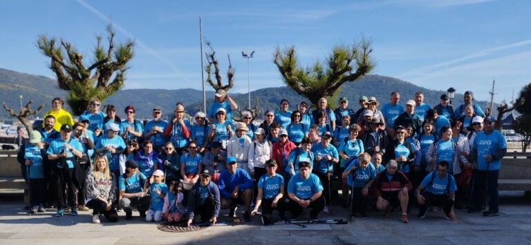 Más de 80 asociados de Aspas realizan el camino de Santiago por la ría de Muros-Noia