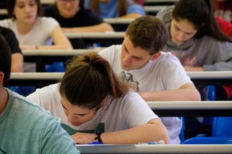2.758 estudiantes de Santiago se enfrentan a la ABAU