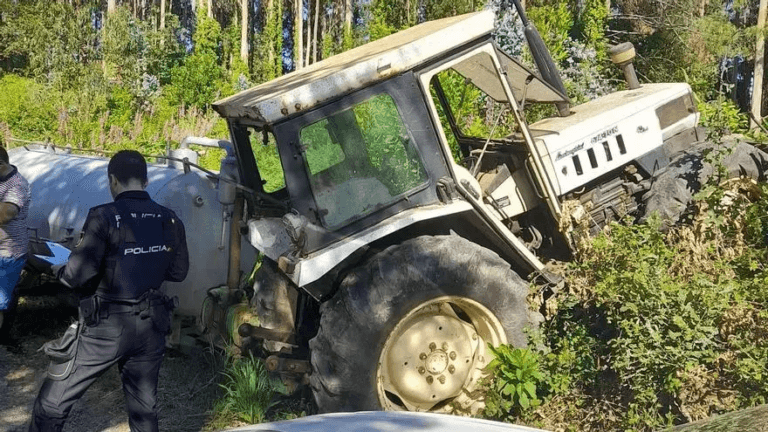 Salta de su tractor en marcha al quedarse sin frenos en Ribeira