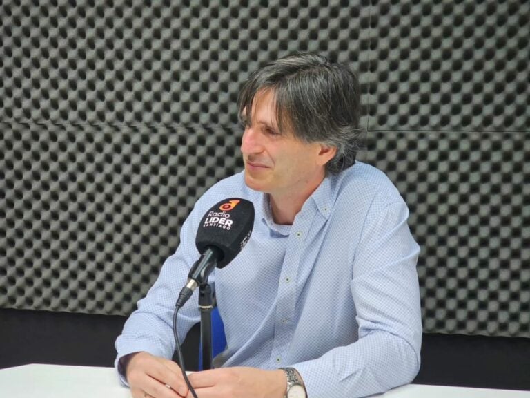 «Os veciños non van a falar con Carlos o alcalde, van a falar con Carlos o da drogaría»