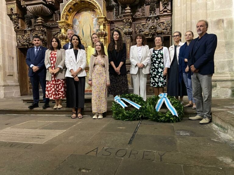 Santiago homenaxea o escultor Francisco Asorey no 63 aniversario do seu pasamento