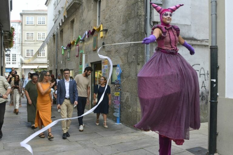 O mercado Medieval de Padrón abre cunha cifra récord de postos de artesanía e un gran ambiente nas rúas