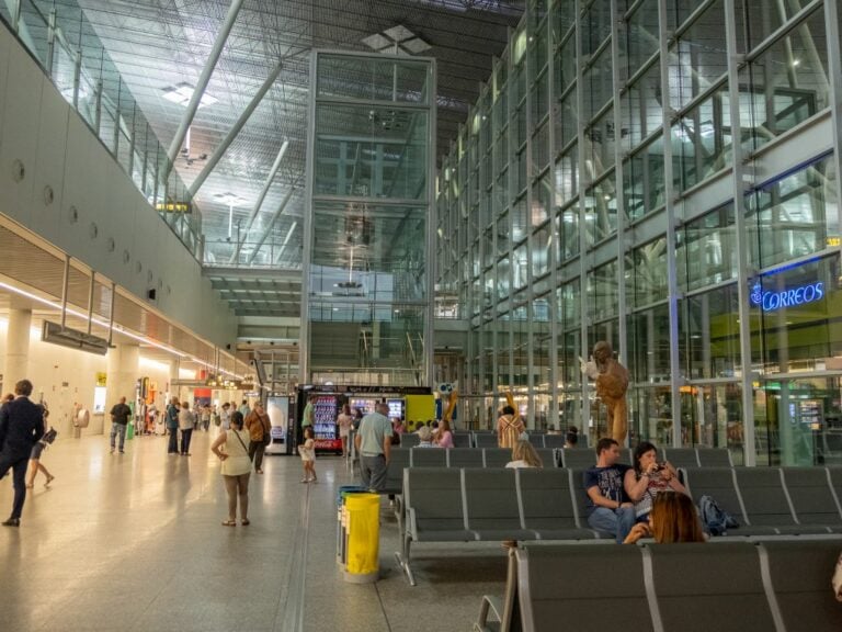 El Aeropuerto de Santiago alcanza los 346.200 pasajeros en el mejor junio de su historia