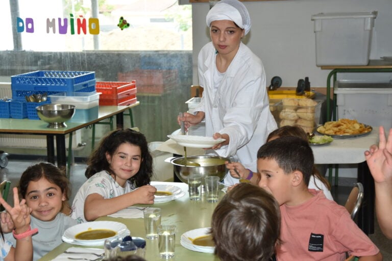 Santiago creará unha cociña central nunha nave municipal para atender aos comedores escolares