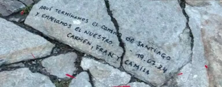Denuncian un novo acto vandálico na Praza do Obradoiro