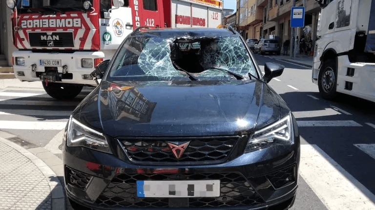 Herido grave tras ser atropellado por un coche en el centro de Arzúa