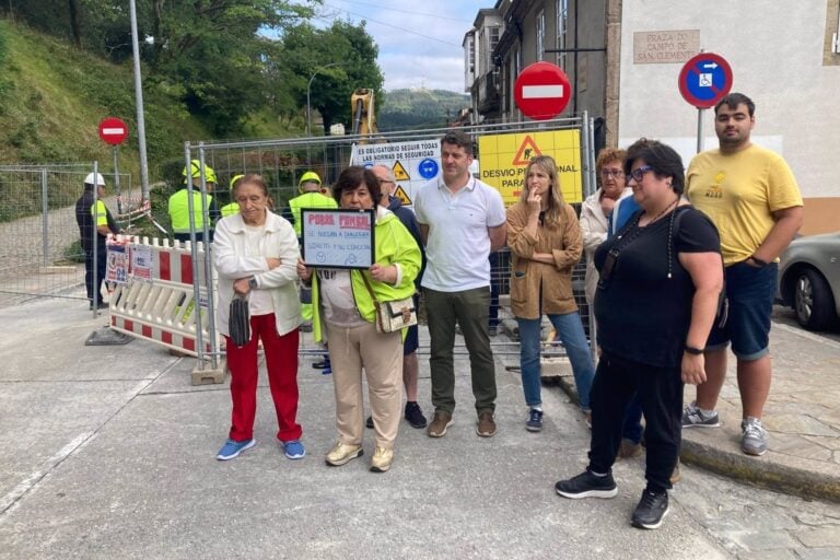 Los vecinos de O Pombal protestan por los ocho meses de obras