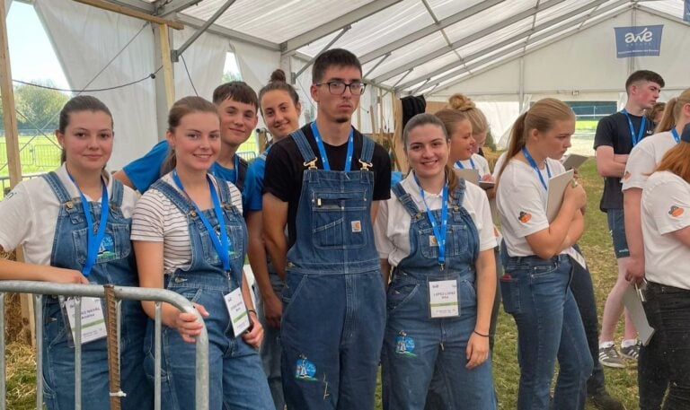 Galicia lidera a representación española no maior evento de manexo de gando en Europa