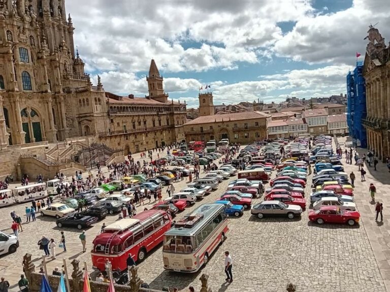 La Praza do Obradoiro acogerá en septiembre la XII Concentración de Vehículos Históricos