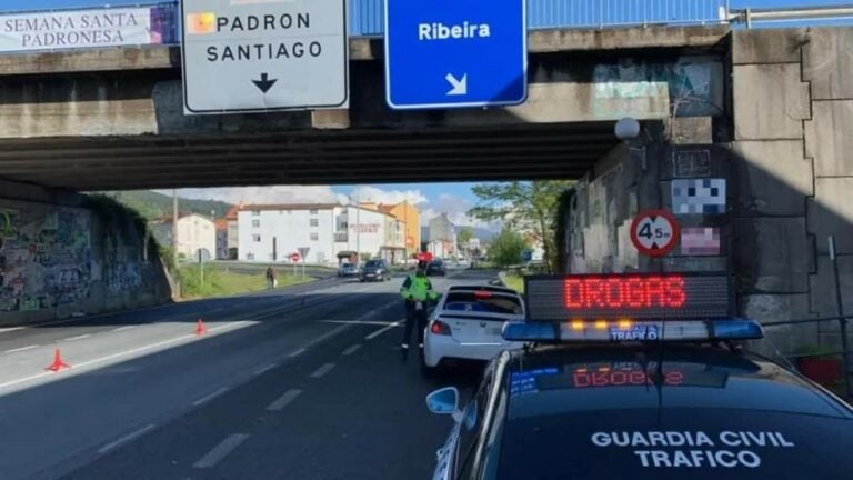 Detenido un conductor en Padrón tras dar positivo en cuatro drogas y sin puntos