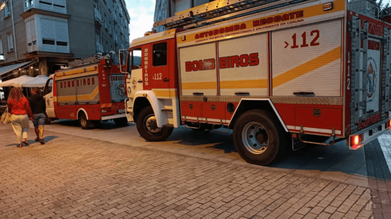 Una explosión en una nave de Boiro deja tres heridos
