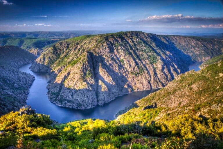Descubre as 7 marabillas de Galicia: escenarios únicos cheos de historia