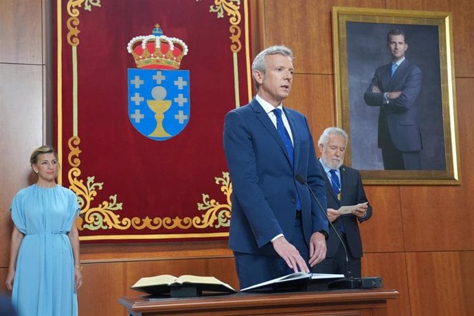 ¿Debería o presidente Rueda lucir o traxe galego en actos institucionais?