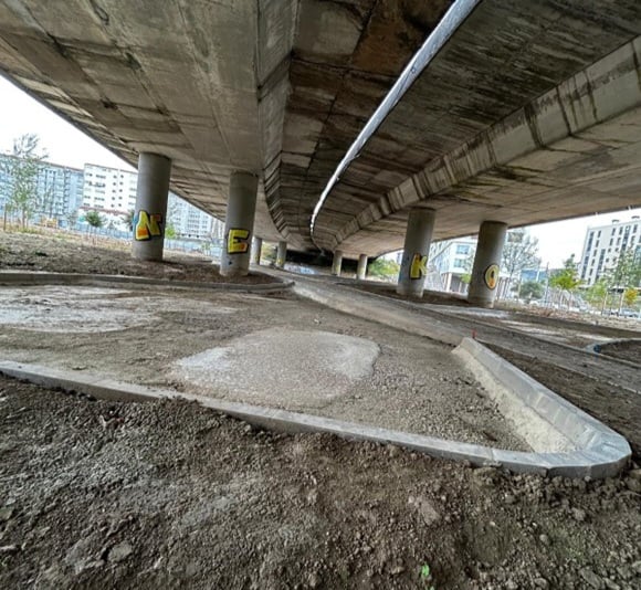 O PP de Santiago critica a decisión de instalar un parque infantil debaixo dun viaduto da SC-20