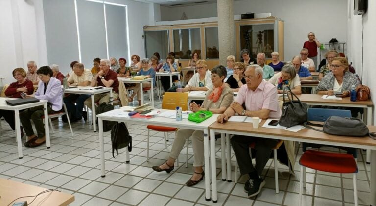 Las personas senior de Santiago también vuelven a las aulas
