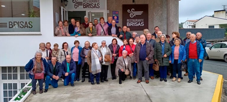 Oitenta veciños de Frades visitaron San Andrés de Teixido grazas ao Concello