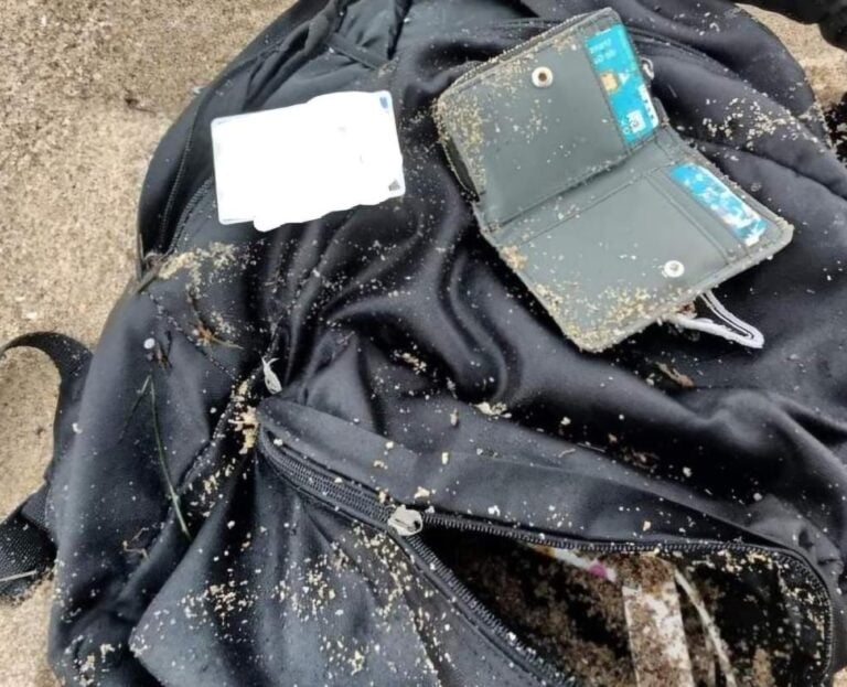 Localizan a mochila da menor de Ordes desaparecida en Fisterra