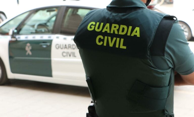 La Guardia Civil detiene a cuatro personas por cinco robos con violencia e intimidación en Boiro