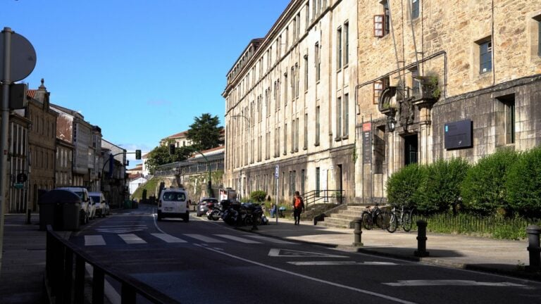 Menxase de Raxoi aos praceiros: «Xusto quitaremos da Virxe da Cerca os coches que non van á Praza»