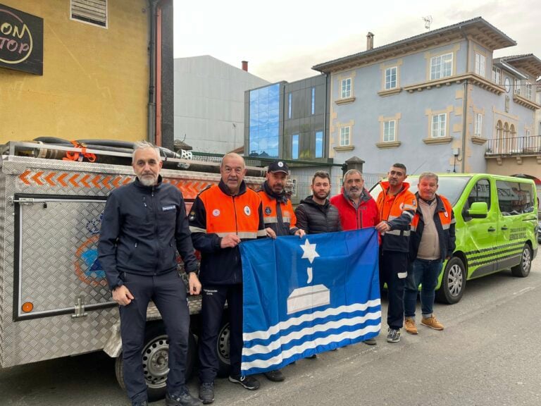 Catro membros de Protección Civil de Val do Dubra únense aos equipos que actúan Valencia