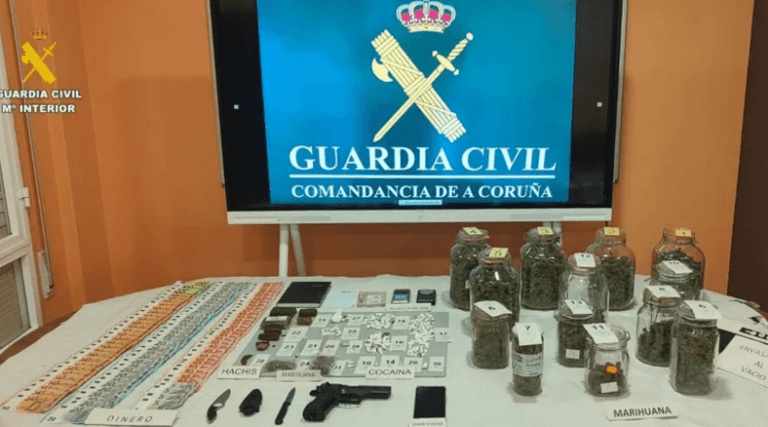 Desmantelado un punto de venta de drogas en Boiro con cinco detenidos
