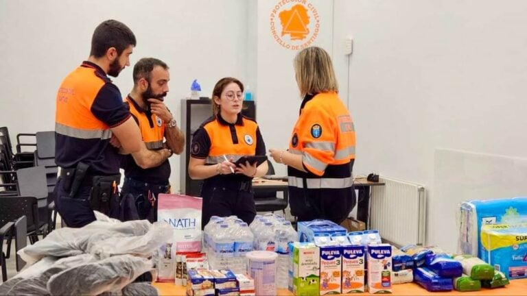 Recollida de alimentos en Santiago para os damnificados pola DANA