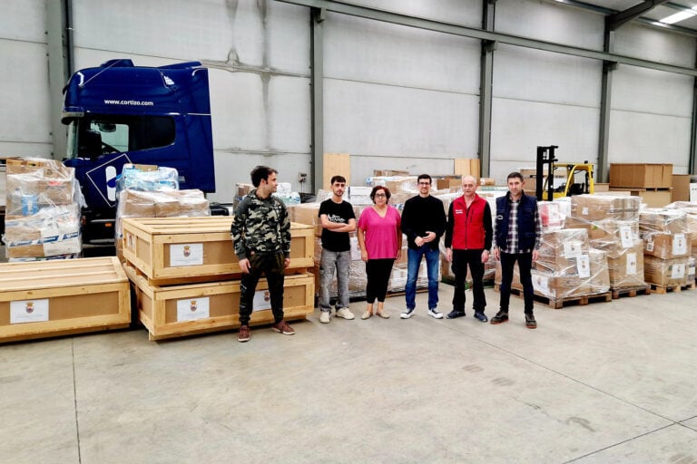 Padrón, Rois e Rianxo mandan tres camións con axuda humanitaria para as vítimas da DANA