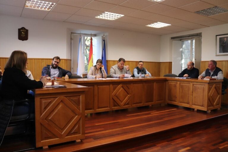 Frades pide o reforzar o plantel da Garda Civil e resolver as deficiencias na casa cuartel de Oroso