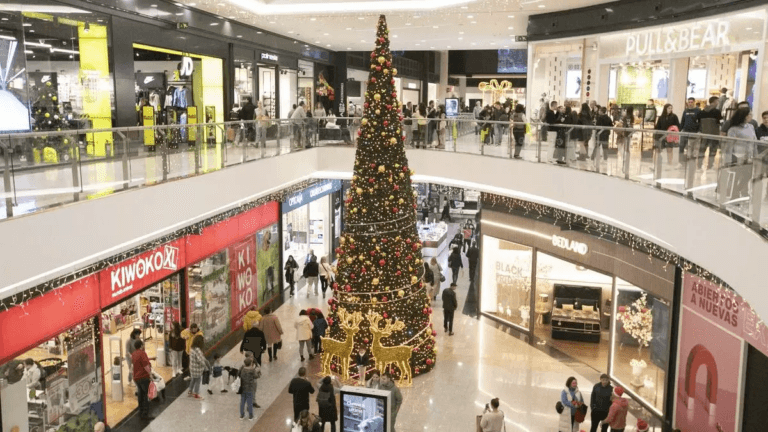 As Cancelas da comienzo a la Navidad con un encendido solidario con Os Bolechas