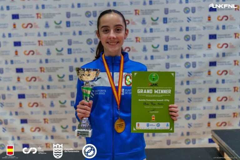 A deportista amesá Olivia Parga gana a Liga Nacional de Karate