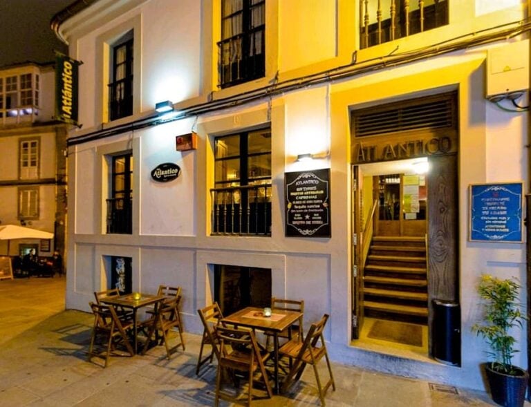 Sesión vermú, tardeo con sesión DJ e festa dos oitenta para despedir o ano no Atlántico