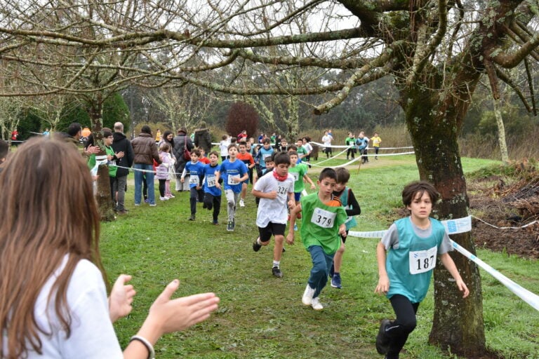 Máis de 2.000 escolares participaron en Ames na fase comarcal do Campionato de Cros Xogade