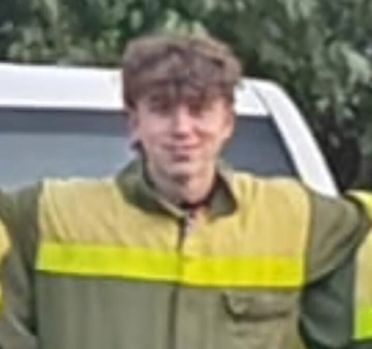 Trágico accidente en Touro: fallece un joven de 18 años atropellado por un bus frente a Dona Dana