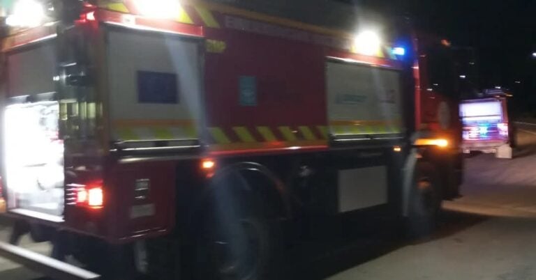Ferido leve tras a explosión dunha botella de gas nunha nave de Padrón