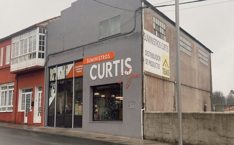 Onda de roubos en Curtis: oito negocios e dúas vivendas asaltadas en poucos días
