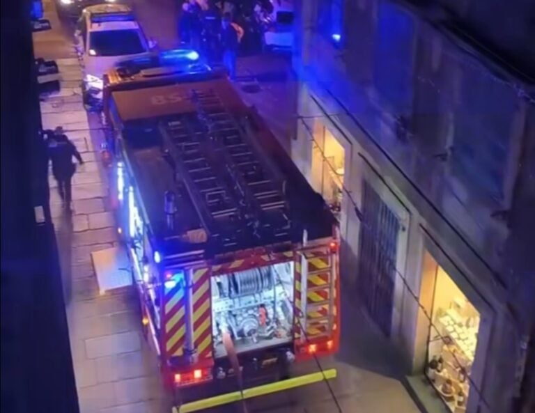 Dos incendios en Santiago dejan importantes daños materiales