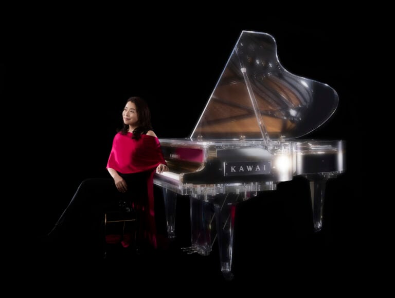 Mine Kawakami ofrecerá un concierto en la Catedral de Santiago con un piano de cristal