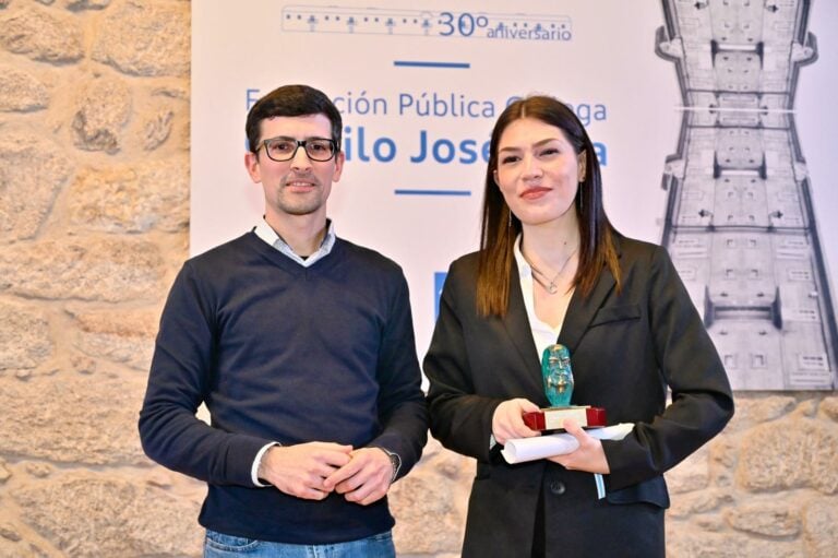 O alcalde de Padrón entrega o XXXIV Premio Literario Camilo José Cela a Amalia Blanco Pose