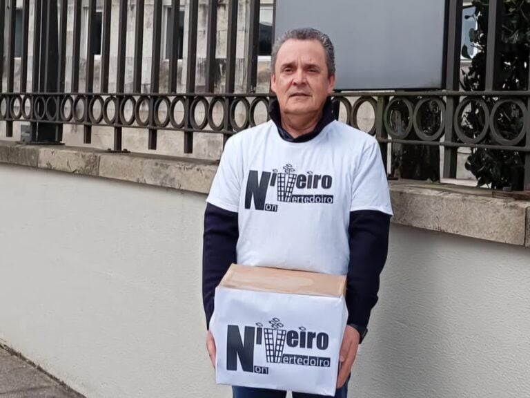 Entrega masiva de alegacións contra o vertedoiro de Niveiro (Val do Dubra)